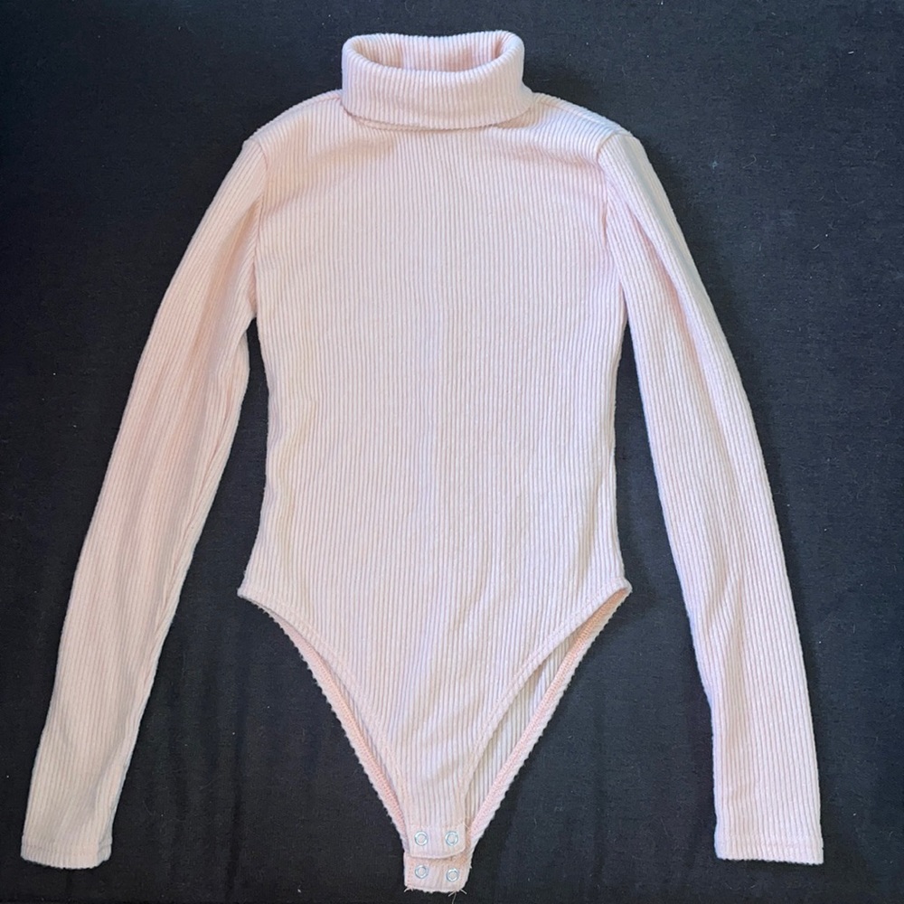 NWOT Forever 21 Long Sleeved Peach Bodysuit with Turtleneck in Size M